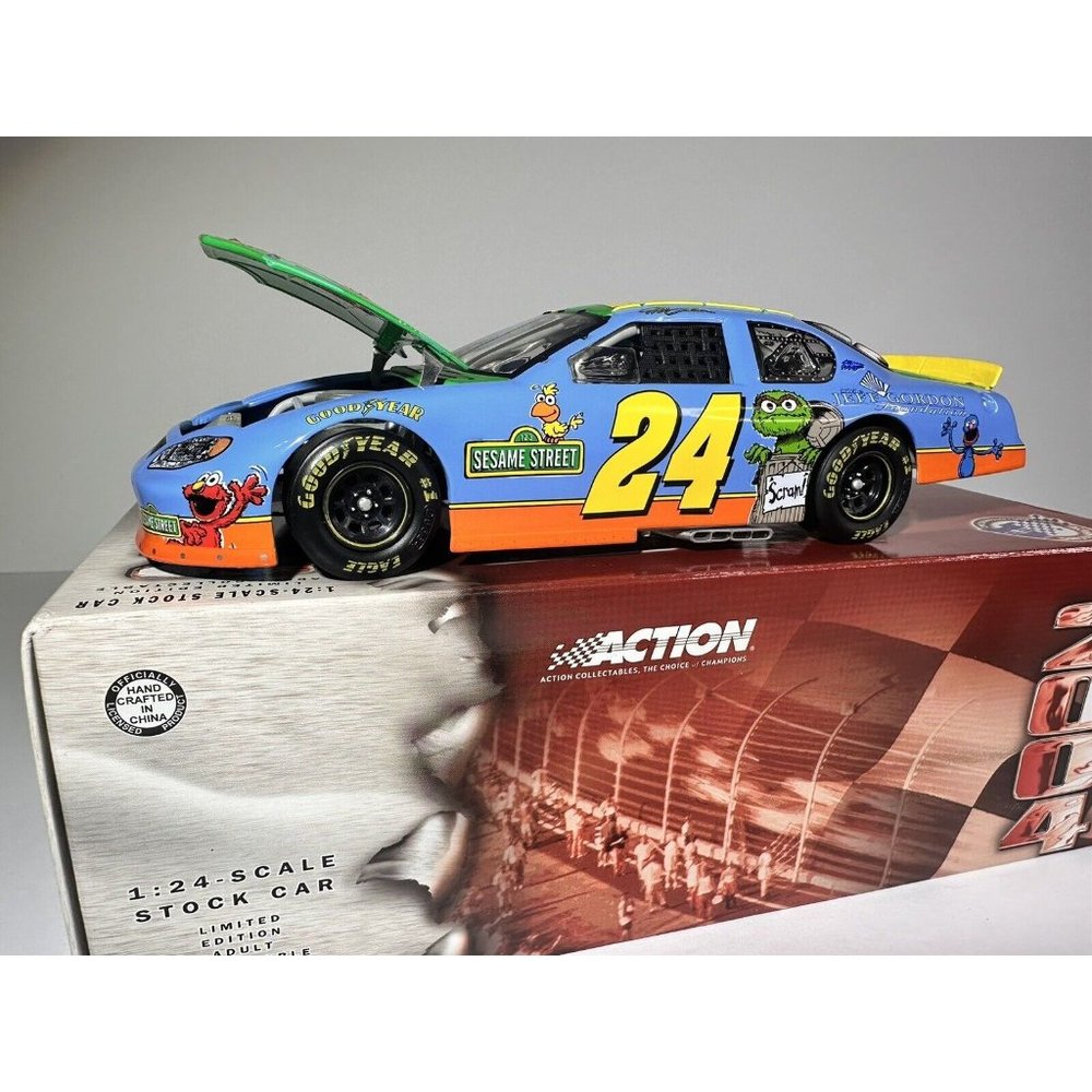 Jeff Gordon #24 FOUNDATION / SESAME STREET 2004 Monte Carlo 1/24 DieCast MINT